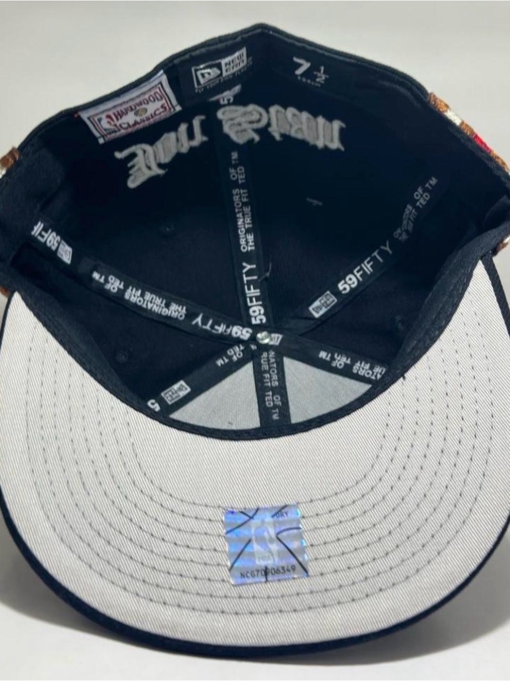 Jon Stan x Chicago Bulls New Era 59FIFTY Custom Cherub Hat Black 7 1/2 NWT - Picture 8 of 8